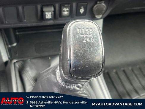 Used 2019 Toyota Tacoma TRD Off-Road AWD/4WD image 16
