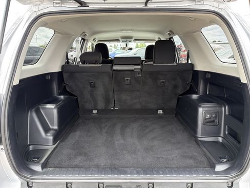 Used 2016 Toyota 4Runner SR5 AWD/4WD image 5