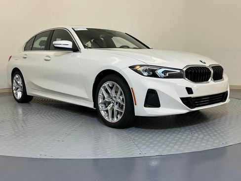 Used 2025 BMW 330i xDrive Sedan w/ Premium Package AWD/4WD image 6