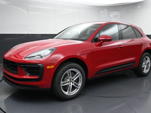 Certified 2025 Porsche Macan image 1