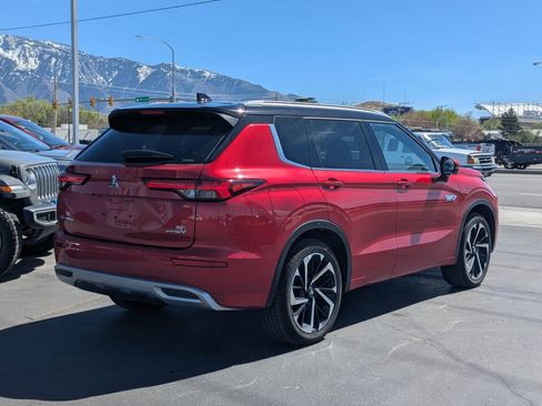 Used 2025 Mitsubishi Outlander 4WD Plug-In Hybrid image 4