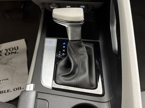 Used 2022 Hyundai Elantra SE FWD image 20