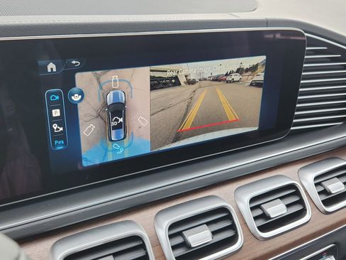 New 2026 Mercedes-Benz GLS 450 4MATIC image 17