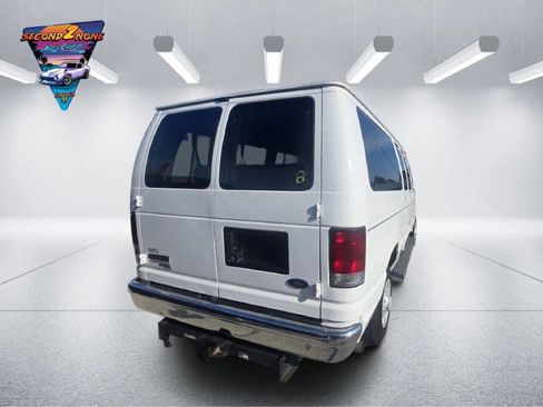 Used 2007 Ford E-350 and Econoline 350 Super Duty Wagon RWD image 3