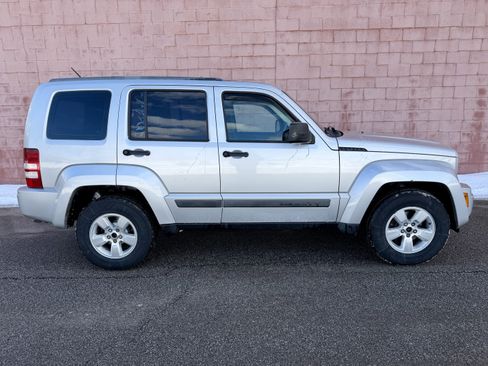 Used 2012 Jeep Liberty Sport image 5