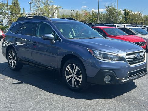 Used 2018 Subaru Outback 2.5i Limited AWD/4WD image 3