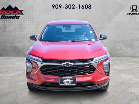 Used 2024 Chevrolet Trax RS w/ Driver Confidence Package FWD image 2