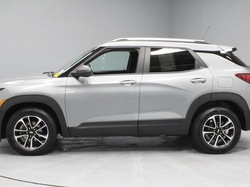 Used 2025 Chevrolet TrailBlazer LT w/ LT Cold Weather Package FWD image 7