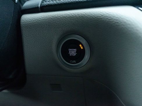 Used 2023 Chrysler Pacifica Limited image 22