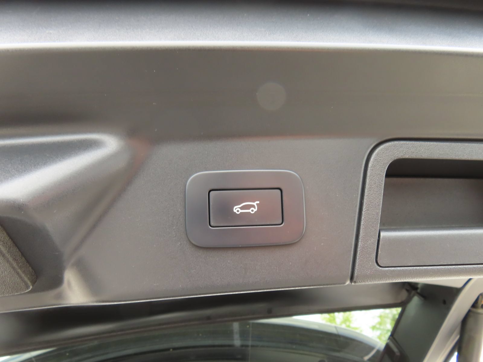 Used 2023 Land Rover Range Rover Velar S AWD/4WD image 39
