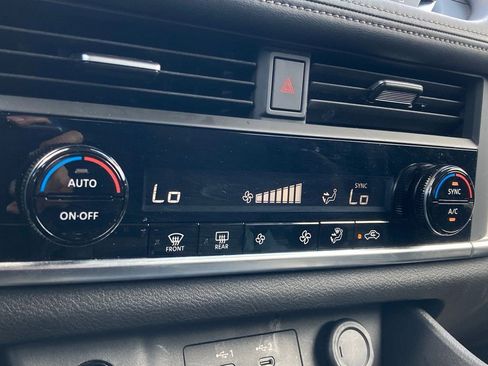 Used 2025 Nissan Rogue SV image 24