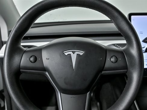 Used 2020 Tesla Model Y Long Range image 23