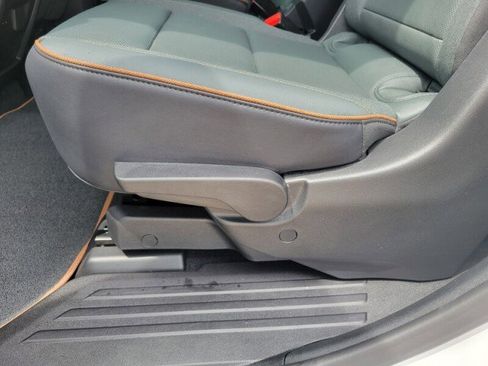 Used 2024 GMC Acadia AT4 w/ Super Cruise Package image 31