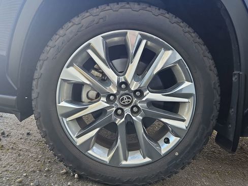 Used 2021 Toyota Highlander Limited image 13