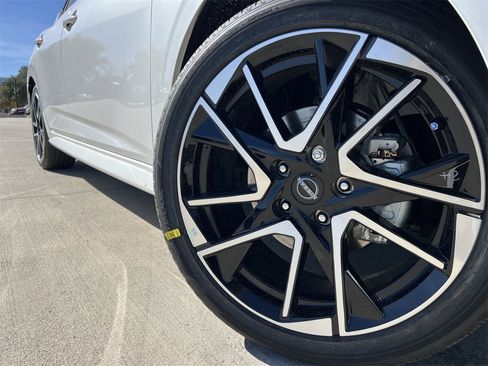 New 2025 Nissan Sentra SR image 8