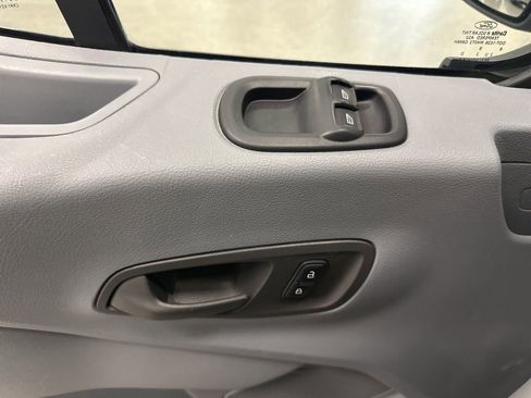 Used 2018 Ford Transit 250 148 Medium Roof image 19