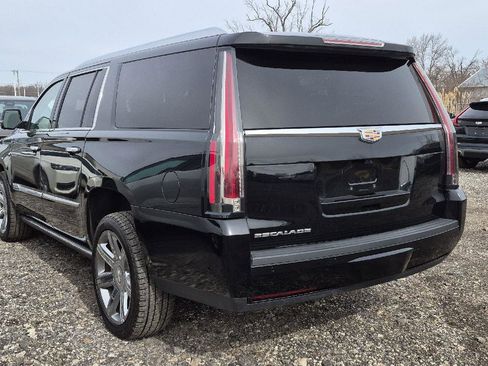 Used 2019 Cadillac Escalade ESV Premium Luxury image 4