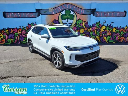 Certified 2025 Volkswagen Tiguan SE w/ Panoramic Sunroof Package image 1