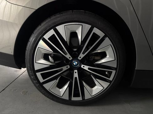 Used 2024 BMW i5 eDrive40i w/ Premium Package RWD image 24