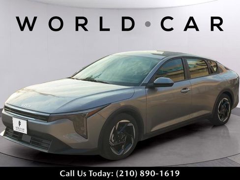 Used 2025 Kia K4 EX image 3