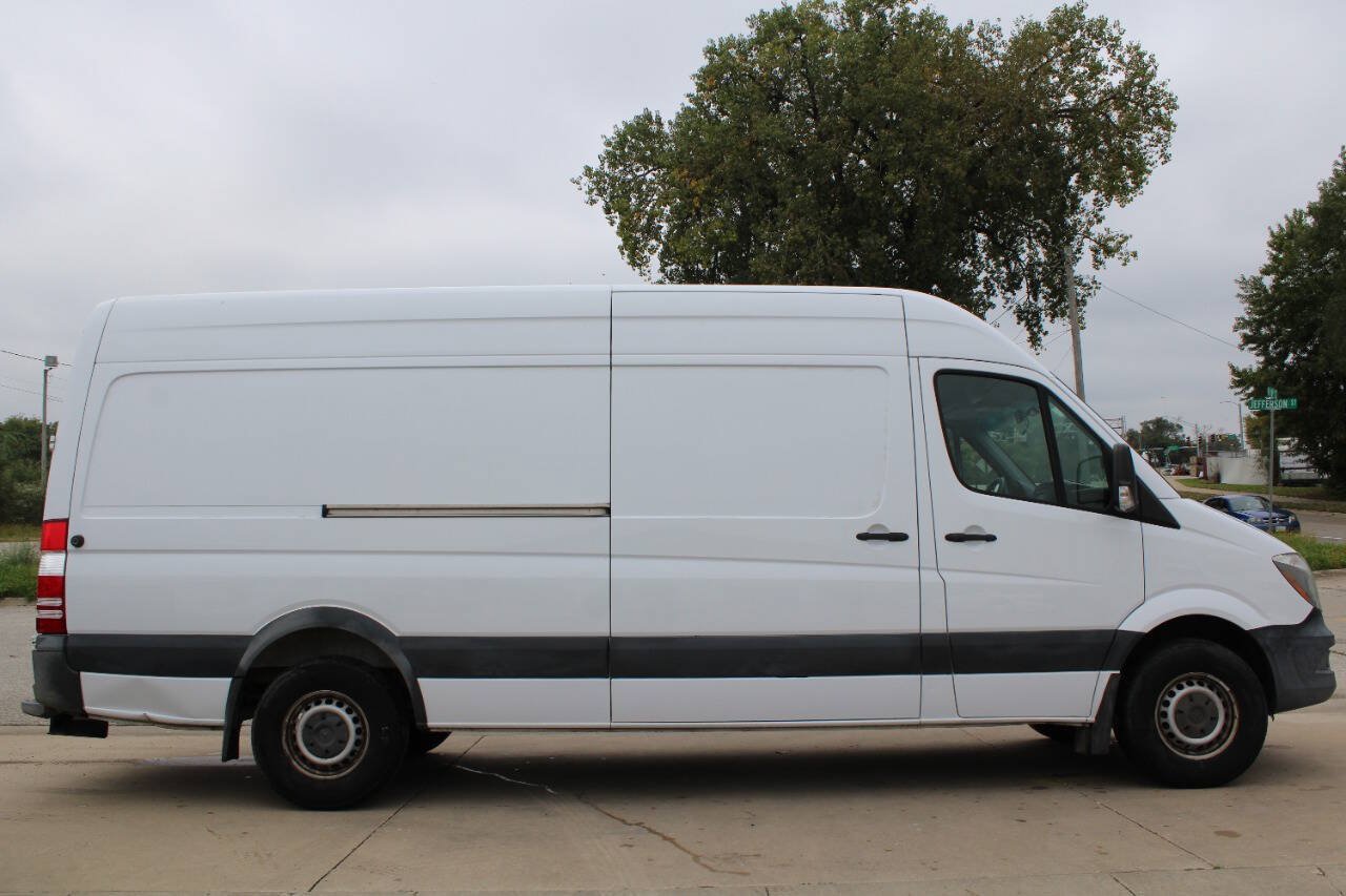 Used 2015 Mercedes-Benz Sprinter 2500 image 3