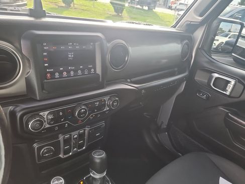 Used 2019 Jeep Wrangler Unlimited Sport S AWD/4WD image 19
