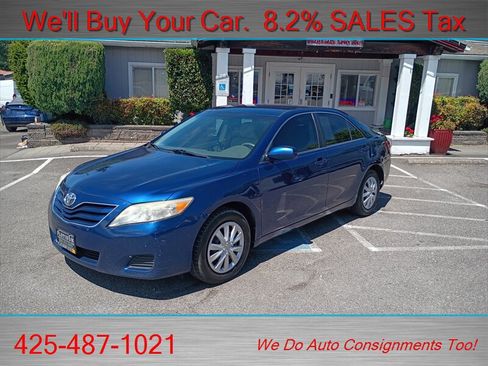 Used 2011 Toyota Camry LE FWD image 1