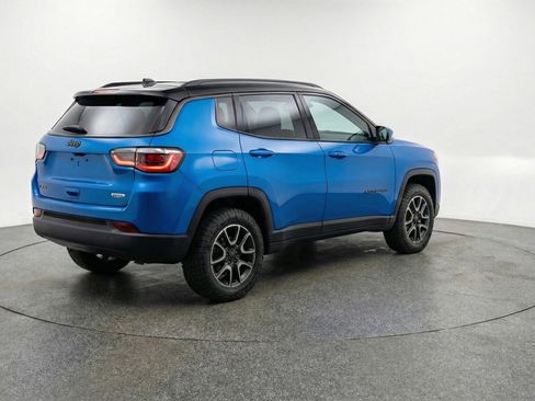 Used 2025 Jeep Compass Trailhawk AWD/4WD image 7