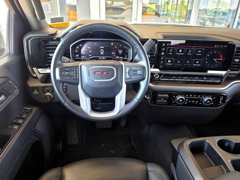 Used 2025 GMC Sierra 1500 SLT AWD/4WD image 18