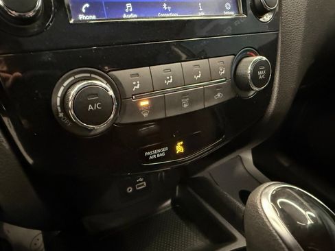 Used 2021 Nissan Rogue Sport S image 14