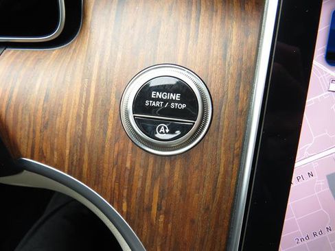 Used 2025 Mercedes-Benz C 300 4MATIC Sedan image 13