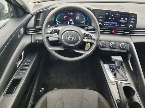 Used 2025 Hyundai Elantra SE FWD image 22