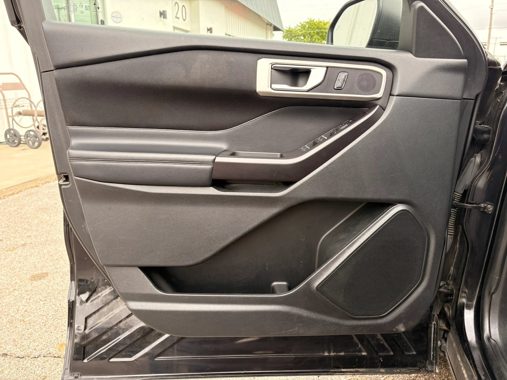 Used 2020 Ford Explorer XLT w/ Comfort Package AWD/4WD image 16