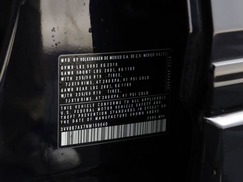 Used 2022 Volkswagen Tiguan SE R-Line image 24