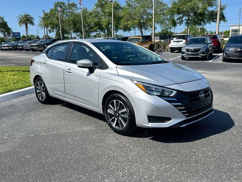 Used 2025 Nissan Versa SV FWD image 3