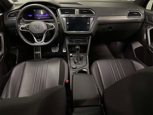 Used 2022 Volkswagen Tiguan SE R-Line image 17