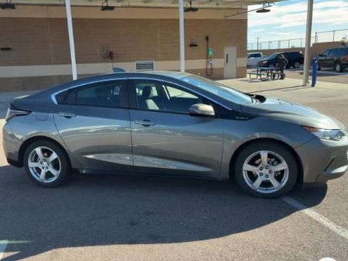 Used 2017 Chevrolet Volt LT w/ Comfort Package image 4
