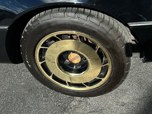 Used 1987 Chevrolet Corvette Coupe image 15