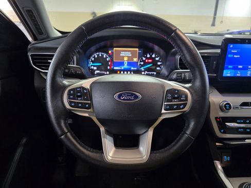 Used 2021 Ford Explorer XLT w/ Equipment Group 202A RWD image 30