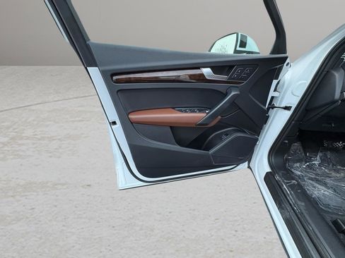 Used 2019 Audi Q5 2.0T Premium w/ Convenience Package image 9