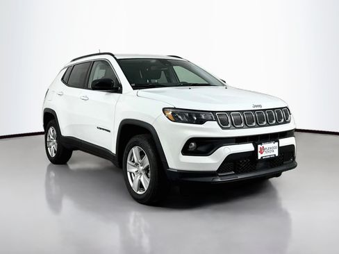 Used 2022 Jeep Compass Latitude AWD/4WD image 1