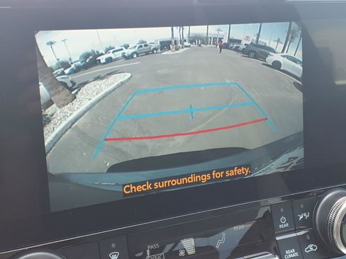 Certified 2024 Toyota Highlander XLE FWD image 17