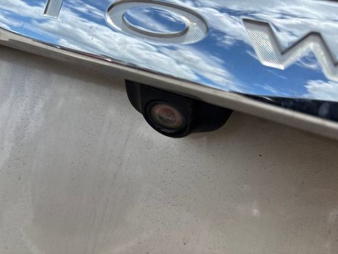 Used 2014 Chrysler Town & Country Limited FWD image 29