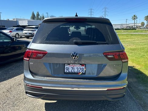 Certified 2024 Volkswagen Tiguan SE image 4