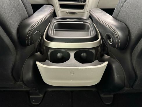 Used 2018 Chrysler Pacifica Touring-L w/ Premium Audio Group image 28