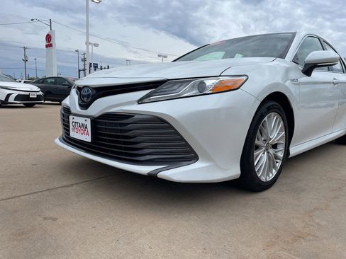 Used 2020 Toyota Camry XLE FWD image 14