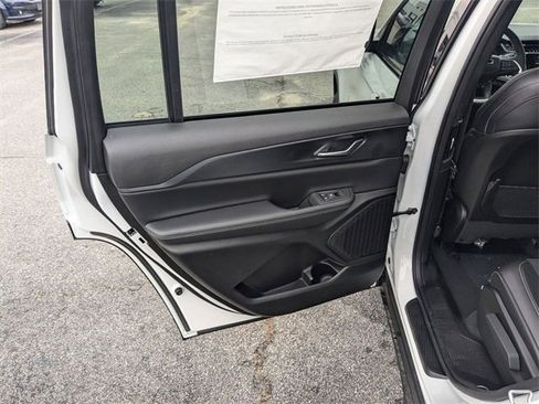 New 2024 Jeep Grand Cherokee L Laredo image 32