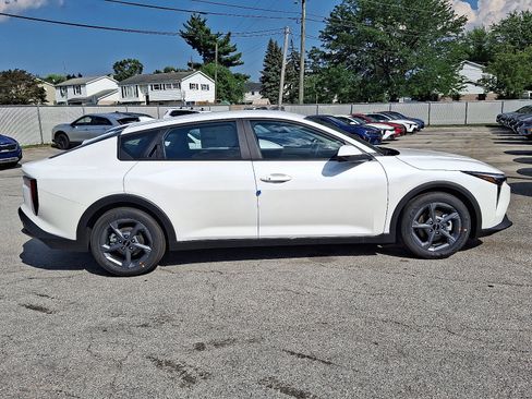 New 2025 Kia K4 LXS image 9