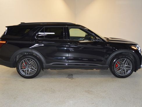 Used 2025 Ford Explorer ST-Line w/ Premium Package AWD/4WD image 2