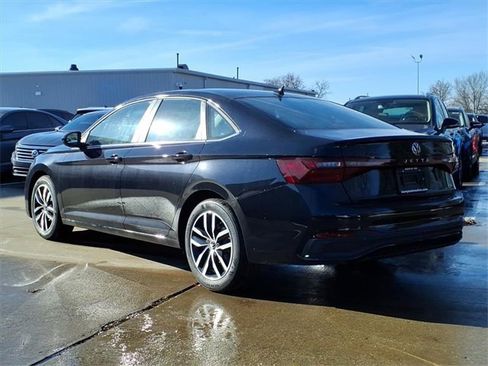 New 2026 Volkswagen Jetta SE image 4